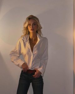 CariDee English Biography, Wikipedia, Age, Early Life, Career, Family, Profession, Height, Weight, Nationality, Net Worth, Instagram