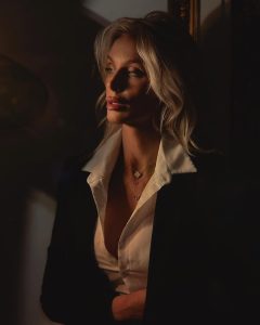 CariDee English Biography, Wikipedia, Age, Early Life, Career, Family, Profession, Height, Weight, Nationality, Net Worth, Instagram