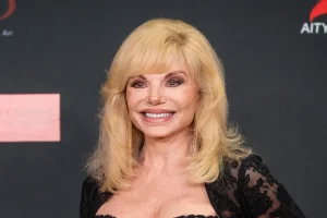 Loni Anderson Biography, Wikipedia, Age, Early Life, Education, Career, Family, Spouse, Personal Life, Filmography, Television Films, Net Worth, Facts, Legacy