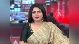 Chitra Tripathi (News Anchor) Biography, Wiki, Age, Education, Career, Family, Boyfriend, Husband, Net Worth, Awards, Achievements, Facts, Instagram Photos and Videos