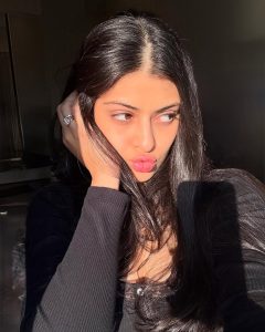 Zanai Bhosle Biography, Wiki, Height, Age, Birth, Education, Songs, Boyfriend, Family, Photos, Videos, Latest, Net Worth, Instagram