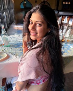 Zanai Bhosle Biography, Wiki, Height, Age, Birth, Education, Songs, Boyfriend, Family, Photos, Videos, Latest, Net Worth, Instagram