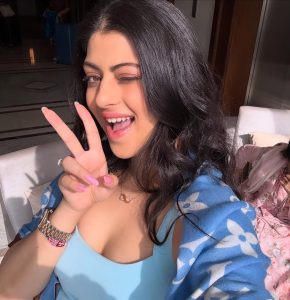 Zanai Bhosle Biography, Wiki, Height, Age, Birth, Education, Songs, Boyfriend, Family, Photos, Videos, Latest, Net Worth, Instagram