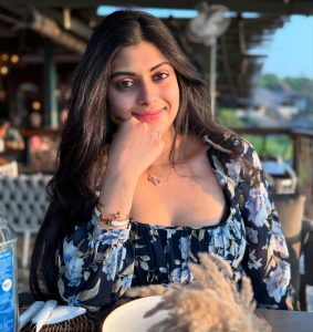 Zanai Bhosle Biography, Wiki, Height, Age, Birth, Education, Songs, Boyfriend, Family, Photos, Videos, Latest, Net Worth, Instagram