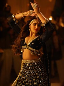 Huma Qureshi Biography, Wikipedia, Age, Education, Career, Boyfriend, Family, Movies, News, Controversies, Facts, Net Worth, Instagram