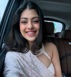 Zanai Bhosle Biography, Wiki, Height, Age, Birth, Education, Songs, Boyfriend, Family, Photos, Videos, Latest, Net Worth, Instagram