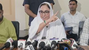 Dr Darakhshan Andrabi Biography, Wiki, Age, Early Life, Education, Husband, Children, Career, Achievements, Awards, Philanthropy, Controversies, Net Worth, Legacy