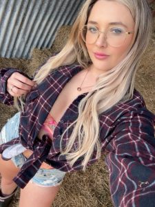 Layla Kelly Biography, Wikipedia, Height, Weight, Age, Ethnicity, Boyfriend, Family, Career, OnlyFans, Net Worth, Salary, Awards, Instagram Photos and Videos