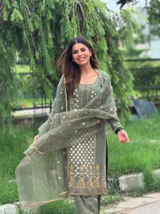 Geet Goraya Biography, Wikipedia, Age, Family, Career, Net Worth, Cars, Boyfriend, Unknown Facts, Instagram Photos and Videos