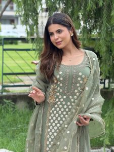 Geet Goraya Biography, Wikipedia, Age, Family, Career, Net Worth, Cars, Boyfriend, Unknown Facts, Instagram Photos and Videos